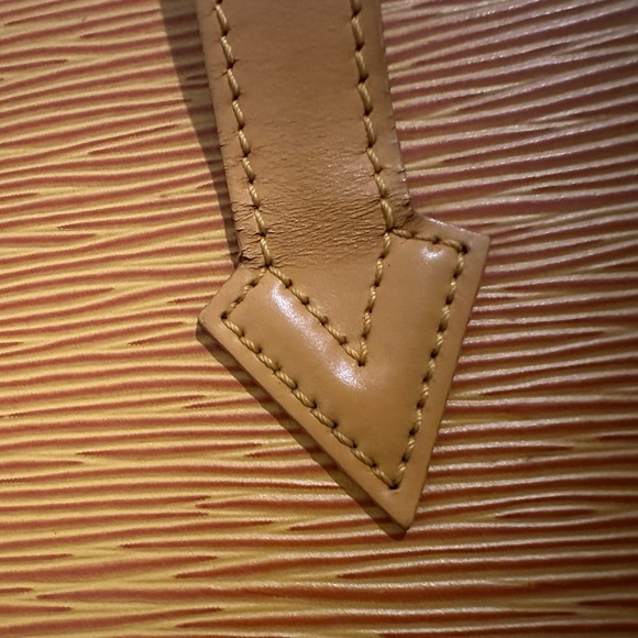 EUC. Louis Vuitton Epi Yellow St. Jacques Hand Bag. - Picture 12 of 16